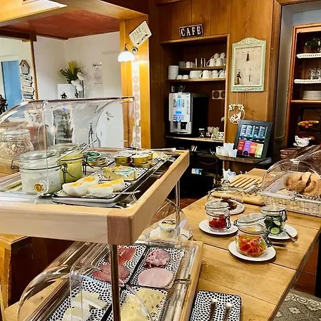 Athecada Fruehstueckspension